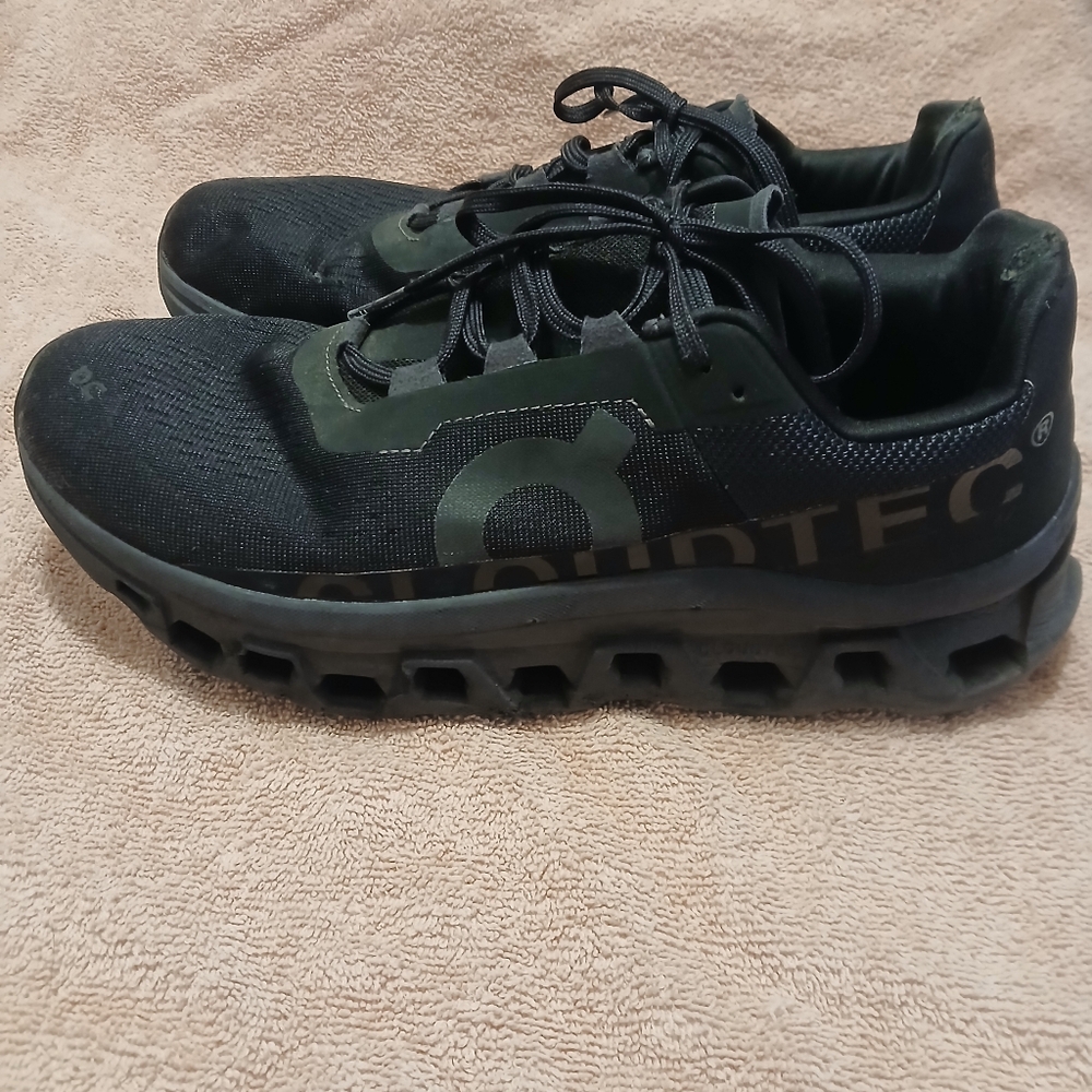 On Running Cloud Running Sneakers — Black - Picture 3 of 12